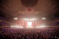 藍井エイル「WORLD OF BLUE」の様子。（写真提供：SME Records）