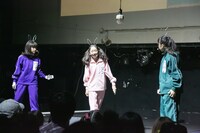 「デスラビッツ 2ndワンマンライブ～えみ・ゆず・かりん VS 部長～ 第二回戦」のライブの様子。（Photo by t.SAKUMA）