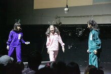 「デスラビッツ 2ndワンマンライブ～えみ・ゆず・かりん VS 部長～ 第二回戦」のライブの様子。（Photo by t.SAKUMA）