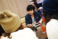 ペギ（Dr, Cho / グッドモーニングアメリカ）チームの曲決めの様子。