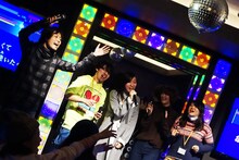 渡邊幸一（G, Cho / グッドモーニングアメリカ）チームの曲決めの様子。