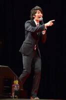 TAKUMIに向かって「パンティー！」と叫ぶMASAKI。