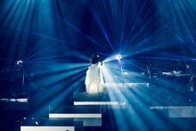 「Aimer Live Tour "DAWN"」東京・昭和女子大学 人見記念講堂公演の様子。（写真提供：SME Records）