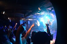 Chapter line「or End」の様子。（Photo by JIN）