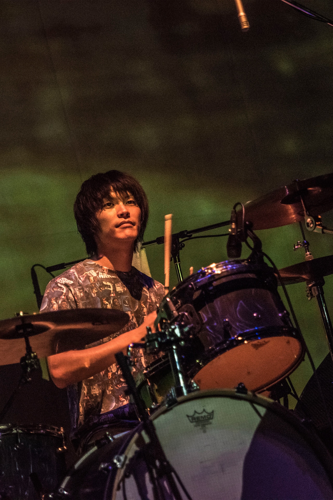 シミズヒロフミ（Dr）（Photo by Daisuke Miyashita）