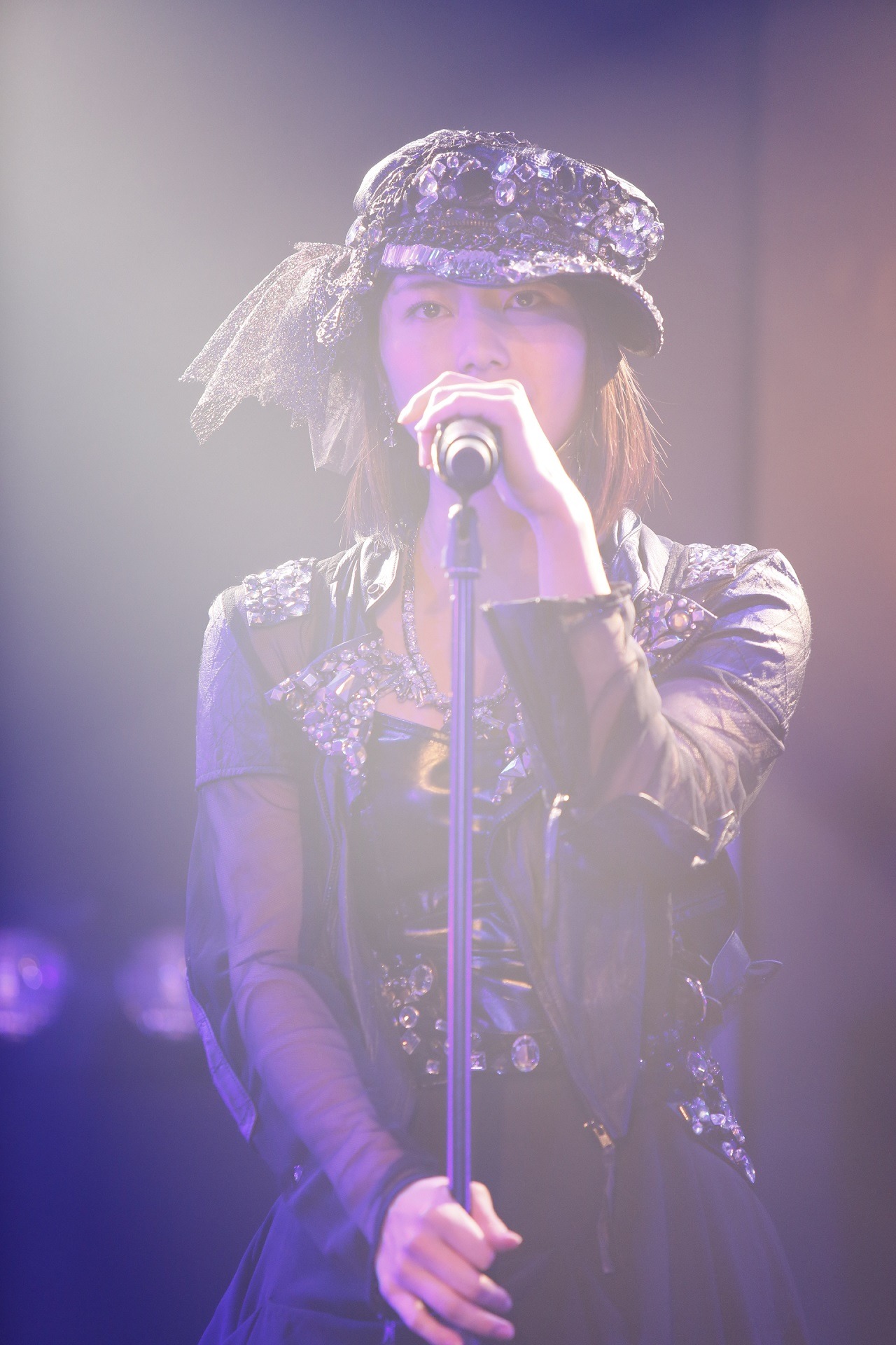 横山由依 (c)AKS