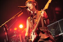 小松未可子「ハピこし！ライブ2015 ～青春×SURVIVAL～」の様子。（撮影：岡本麻衣）