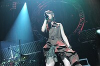 小松未可子「ハピこし！ライブ2015 ～青春×SURVIVAL～」の様子。（撮影：岡本麻衣）