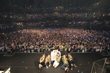 みかこ市民（小松未可子ファンの総称）と記念撮影するみかこし。（撮影：岡本麻衣）