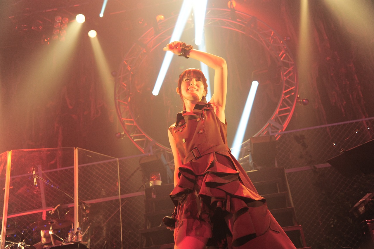 小松未可子「ハピこし！ライブ2015 ～青春×SURVIVAL～」の様子。（撮影：岡本麻衣）