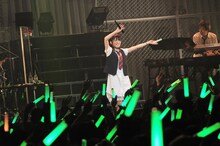 小松未可子「ハピこし！ライブ2015 ～青春×SURVIVAL～」の様子。（撮影：岡本麻衣）