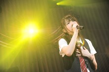 小松未可子「ハピこし！ライブ2015 ～青春×SURVIVAL～」の様子。（撮影：岡本麻衣）