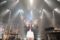 小松未可子「ハピこし！ライブ2015 ～青春×SURVIVAL～」の様子。（撮影：岡本麻衣）