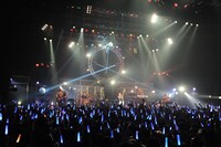 小松未可子「ハピこし！ライブ2015 ～青春×SURVIVAL～」アンコールの様子。（撮影：岡本麻衣）