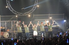 小松未可子「ハピこし！ライブ2015 ～青春×SURVIVAL～」アンコールの様子。（撮影：岡本麻衣）