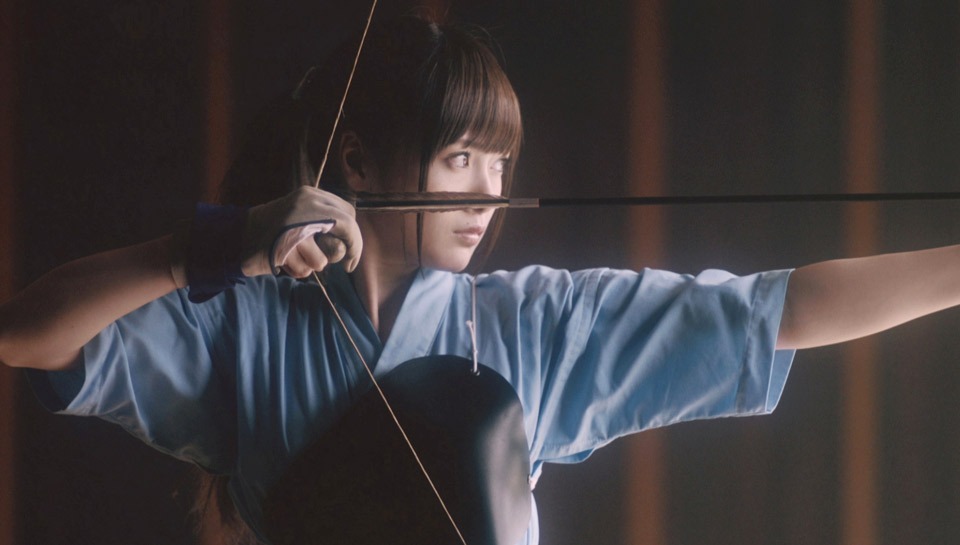 乃木坂46「ガールズルール」のミュージックビデオのワンシーン。