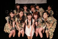 アンジュルムと新メンバーの上國料萌衣（写真中央）。（提供：アップフロントグループ）