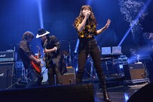 LOVE PSYCHEDELICO（撮影：古溪一道）