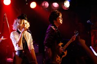 「MIKA RANMARU ～MIKA NAKASHIMA 15th ANNIVERSARY～ ROCK'N' ROLL LIVE」の様子。（撮影：川田洋司）