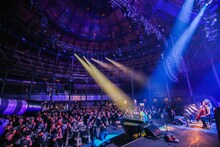 「Classic Rock Awards」にてパフォーマンス中のYOSHIKI。（写真提供：ジャパンミュージックエージェンシー）