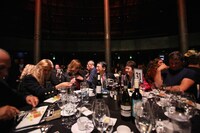 「Classic Rock Awards」参加者とYOSHIKI。（写真提供：ジャパンミュージックエージェンシー）