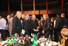 「Classic Rock Awards」参加者とYOSHIKI。（写真提供：ジャパンミュージックエージェンシー）