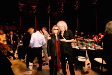 YOSHIKI（左）とブライアン・メイ（右）。（写真提供：ジャパンミュージックエージェンシー）