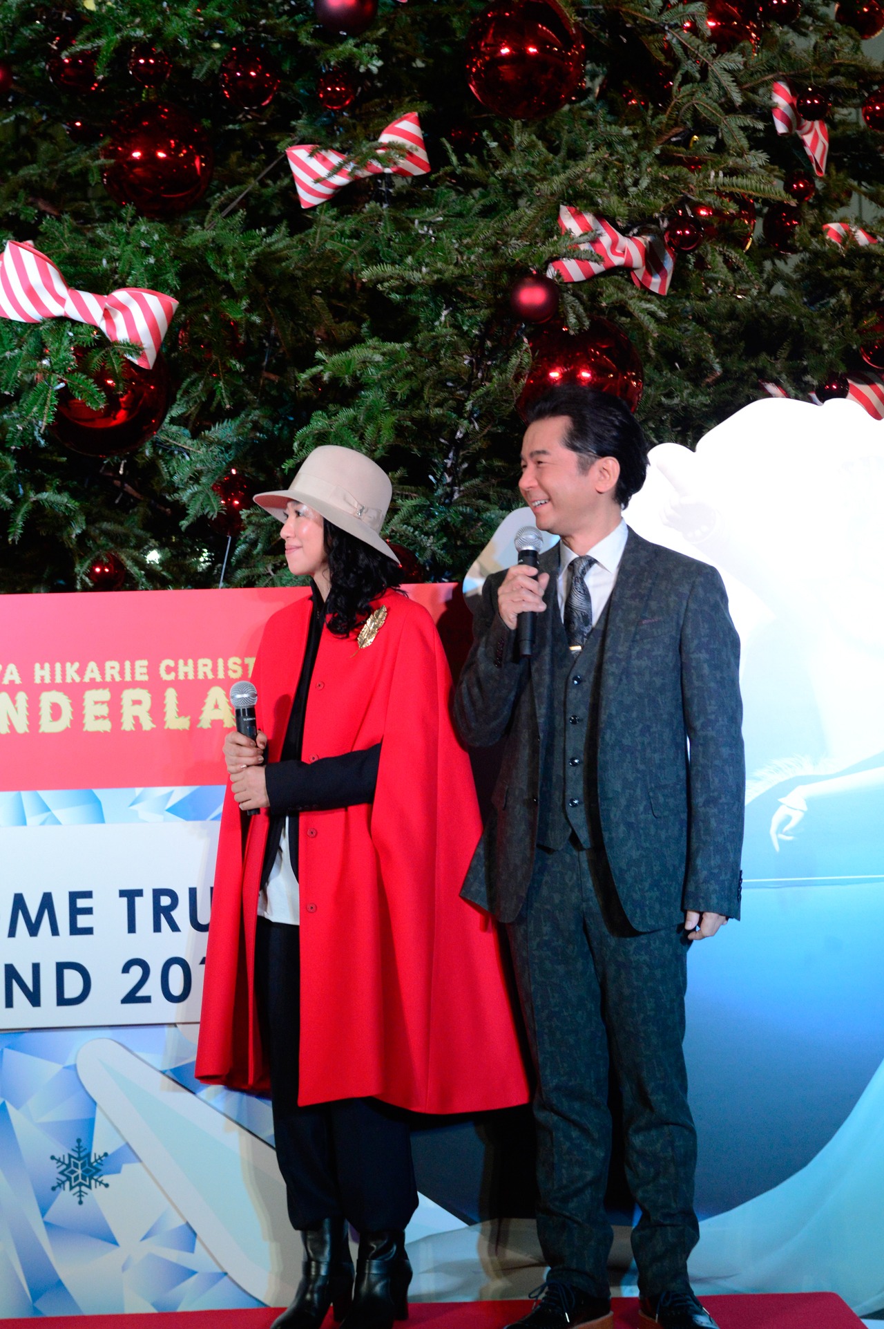 「Shibuya Hikarie Christmas 2015 ～WONDERLAND～」クリスマスツリー点灯式の様子。