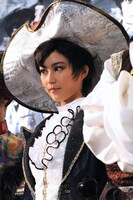 サファイア役の生田絵梨花。