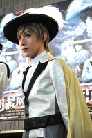 フランツ王子役の神永圭佑。