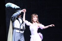 神永圭佑と生田絵梨花。