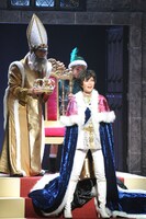 生田絵梨花（右）