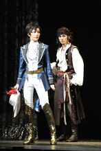 左から生田絵梨花、青木玄徳。