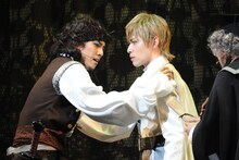 左から青木玄徳、神永圭佑。