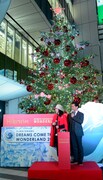 「Shibuya Hikarie Christmas 2015 ～WONDERLAND～」クリスマスツリー点灯式の様子。