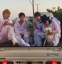 Thinking Dogs。左から3番目がJun（G）。