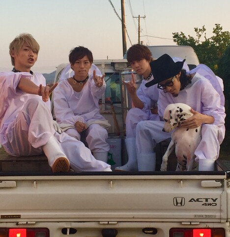 Thinking Dogs。左から3番目がJun（G）。