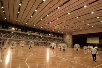 「EXIT TUNES ACADEMY UNDOKAI 2015 ～秋の大運動会～」で行われたバブルサッカーの様子。（提供：EXIT TUNES）