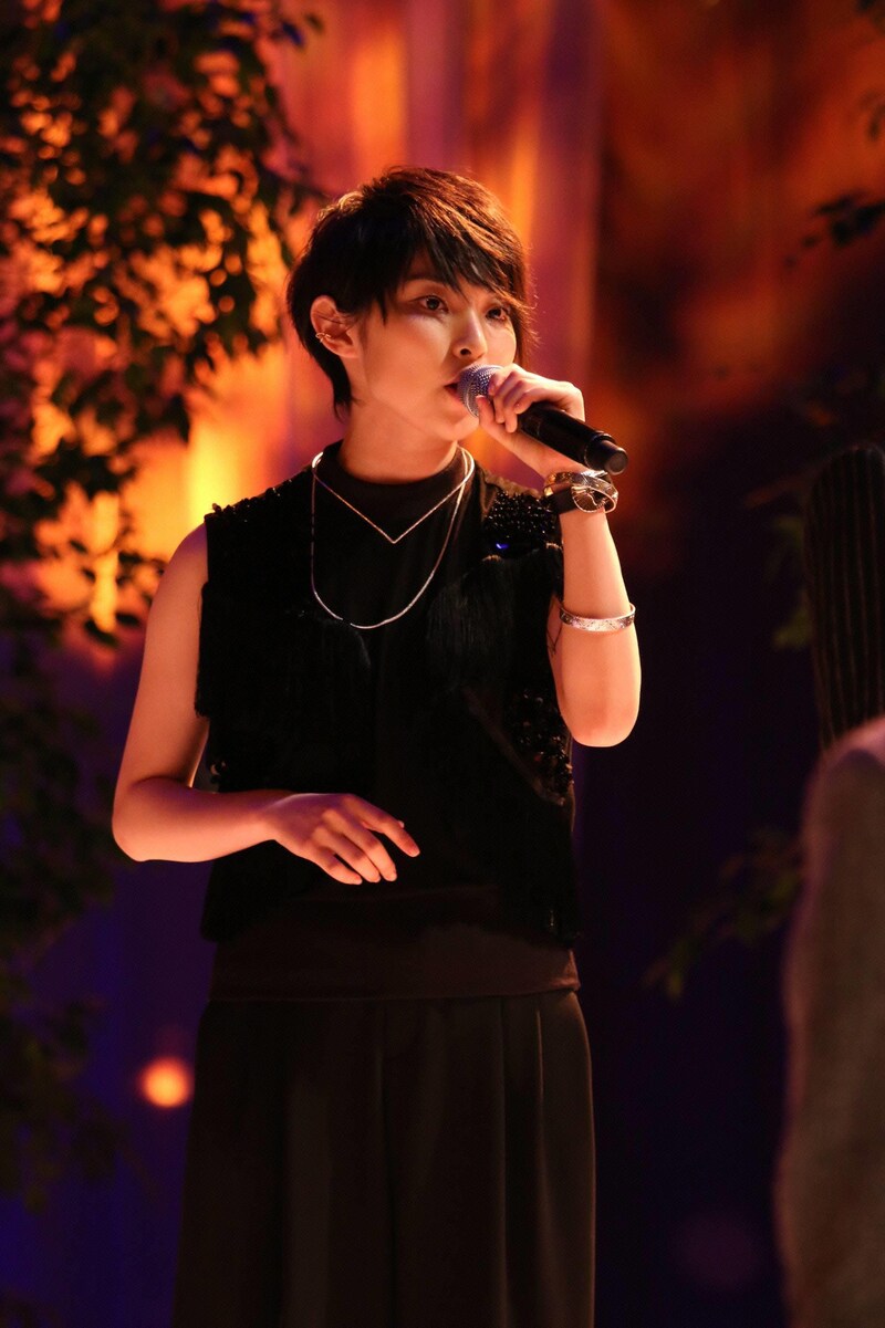 「SMAP×SMAP」でパフォーマンスする家入レオ。(c)フジテレビ