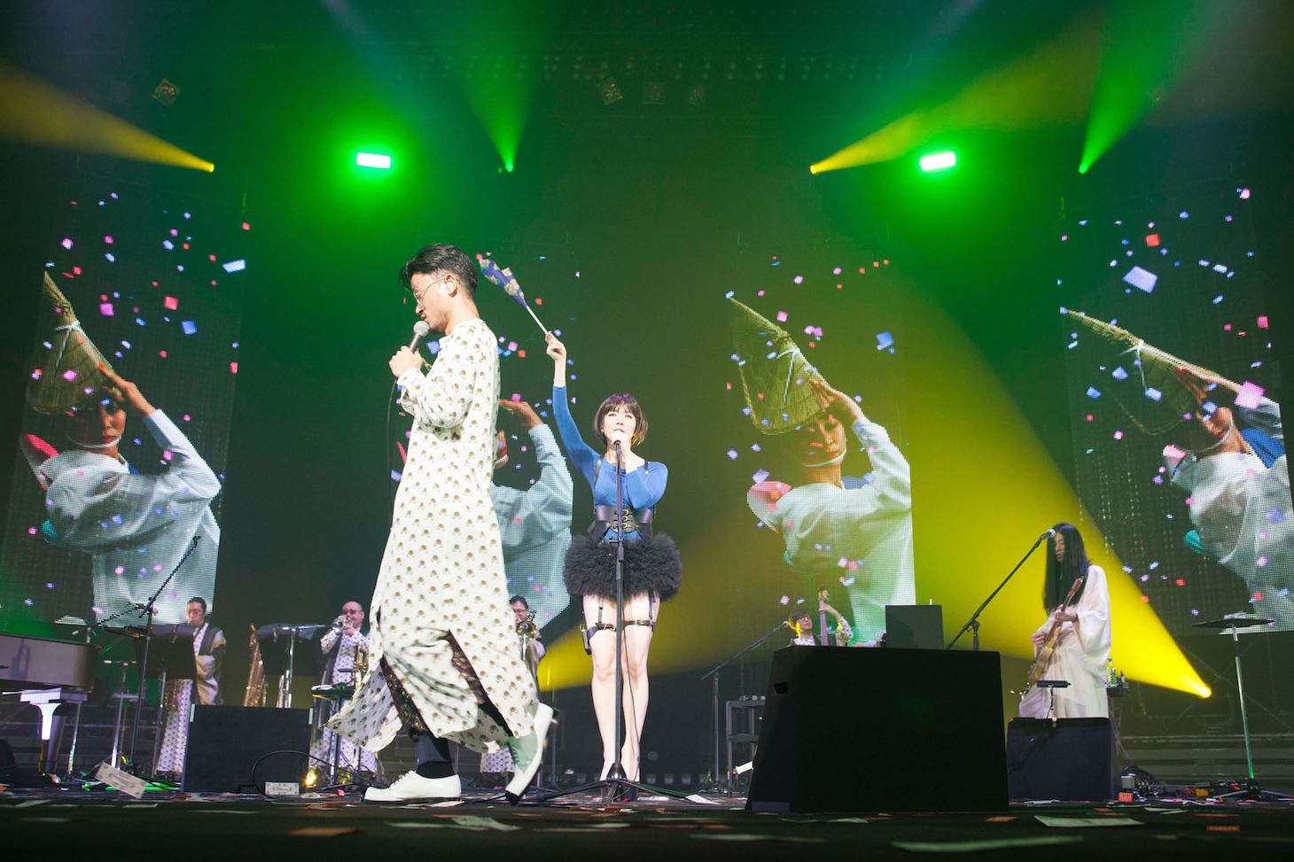 椎名林檎「椎名林檎と彼奴等がゆく 百鬼夜行2015」11月6日東京・NHKホール公演の様子。 （撮影：荒井俊哉）