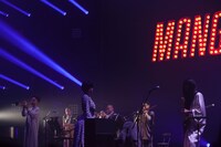 椎名林檎「椎名林檎と彼奴等がゆく 百鬼夜行2015」11月6日東京・NHKホール公演の様子。 （撮影：荒井俊哉）