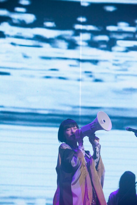 椎名林檎「椎名林檎と彼奴等がゆく 百鬼夜行2015」11月6日東京・NHKホール公演の様子。 （撮影：荒井俊哉）