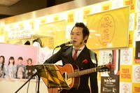 MC中の上杉周大。