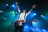 Suck a Stew Dry「秋のワンマンツアー2015『夢中でがんばれない君へエールを』」東京・LIQUIDROOM公演の様子。（撮影：白石達也）