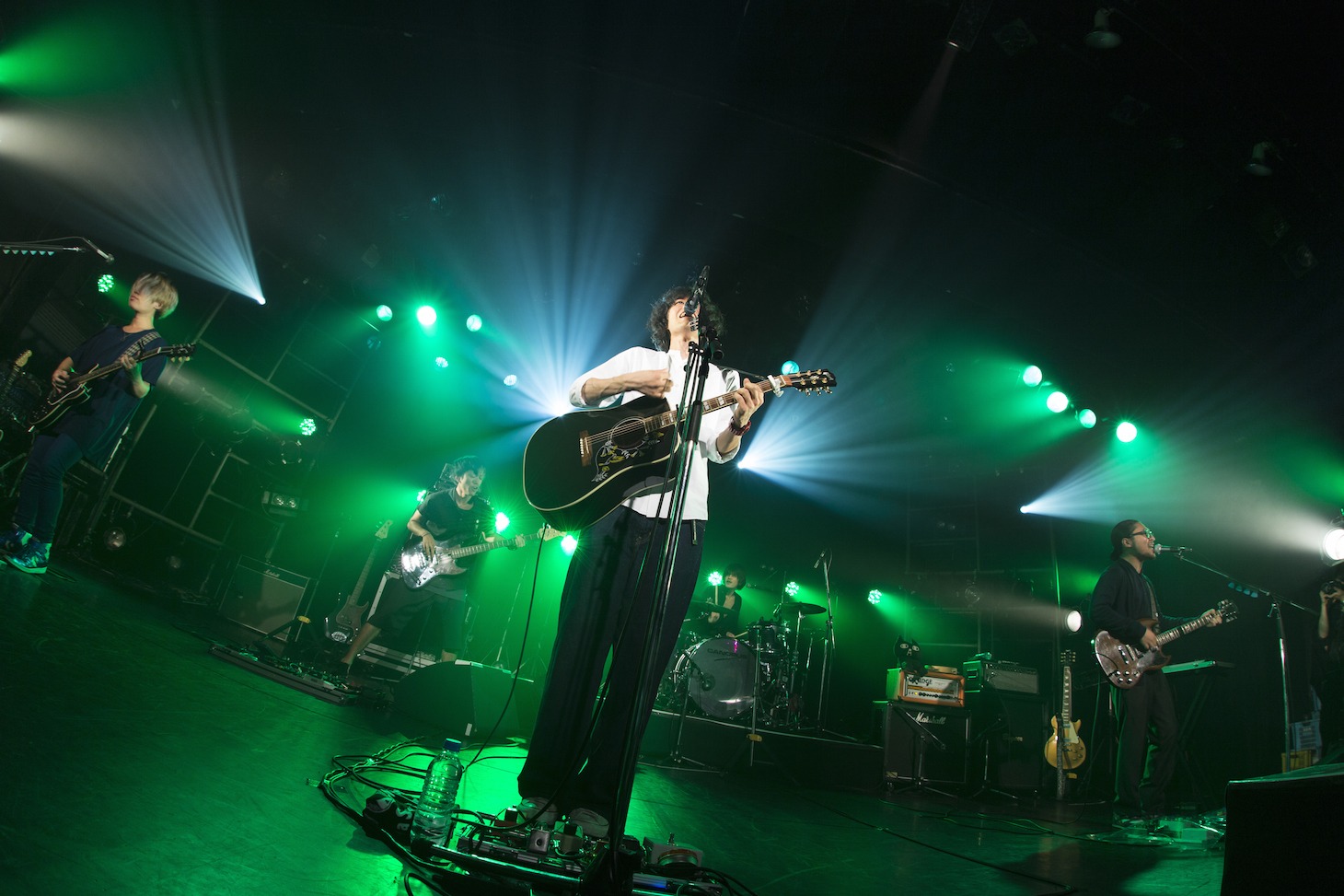 Suck a Stew Dry「秋のワンマンツアー2015『夢中でがんばれない君へエールを』」東京・LIQUIDROOM公演の様子。（撮影：白石達也）