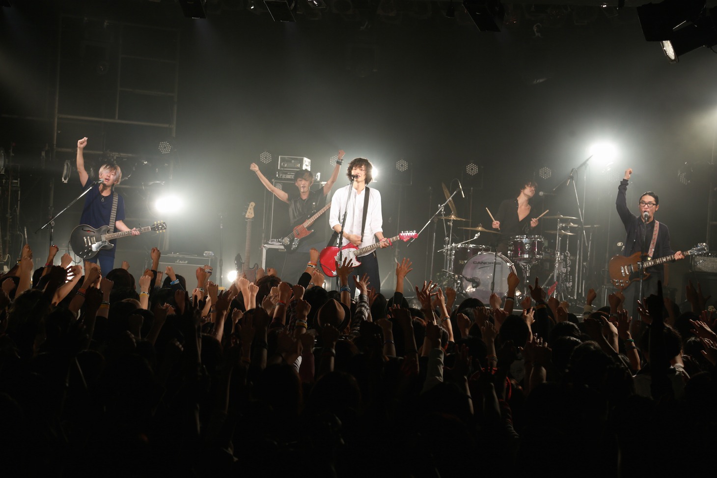 Suck a Stew Dry「秋のワンマンツアー2015『夢中でがんばれない君へエールを』」東京・LIQUIDROOM公演の様子。（撮影：白石達也）