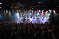 Suck a Stew Dry「秋のワンマンツアー2015『夢中でがんばれない君へエールを』」東京・LIQUIDROOM公演の様子。（撮影：白石達也）
