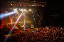 「VAMPS LIVE 2015 -2016 JOINT 666」11月12日の東京・Zepp Tokyo公演の様子。（撮影：田中和子）