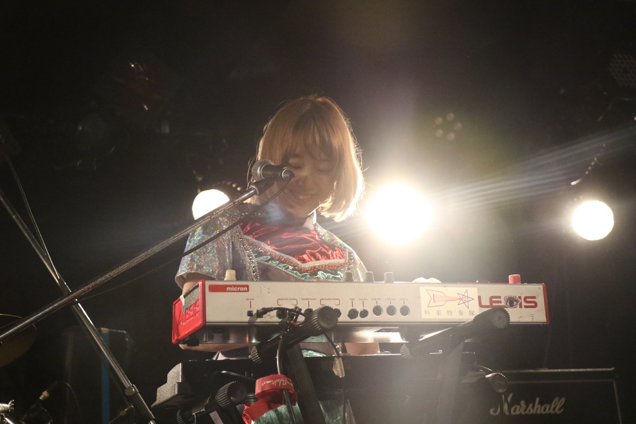 科楽特奏隊のライブの様子。（撮影：飯田祐真）