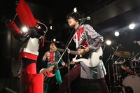 科楽特奏隊のライブの様子。（撮影：飯田祐真）